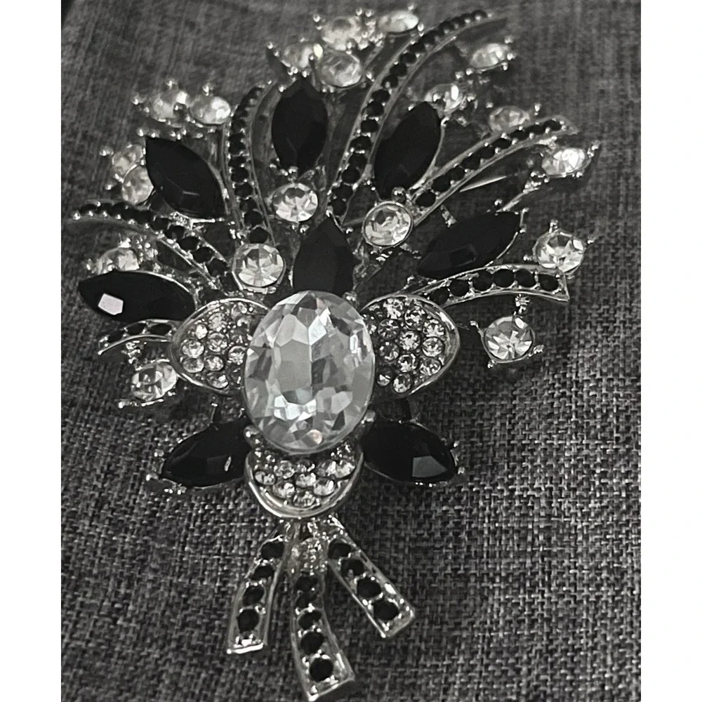 Vintage Silver Rhinestone Flower Bouquet Brooch Pin Black Crystal Grandmillennia